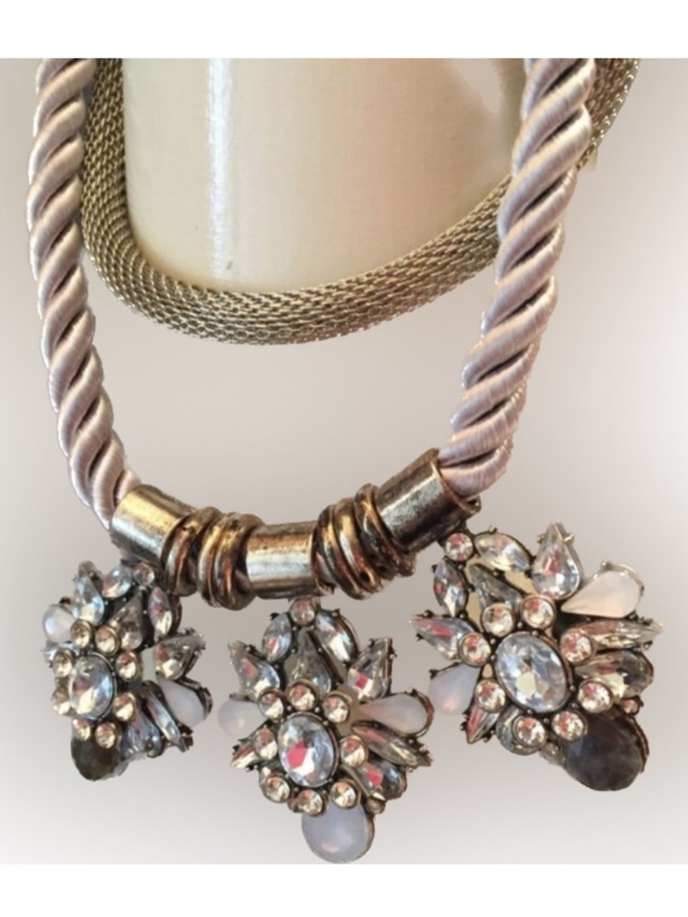 💎 Vintage Vibes Only – Statement Necklace with Stones & Shine 💫